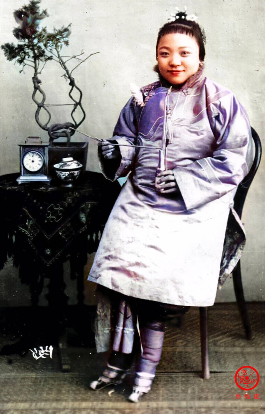 Bộ ảnh màu hiếm thời nhà Thanh: Nhan sắc của kỹ nữ chơi mạt chược gây bất ngờ lớn - Ảnh 1. Bộ ảnh màu hiếm thời nhà Thanh: Nhan sắc của kỹ nữ chơi mạt chược gây bất ngờ lớn - Ảnh 1.