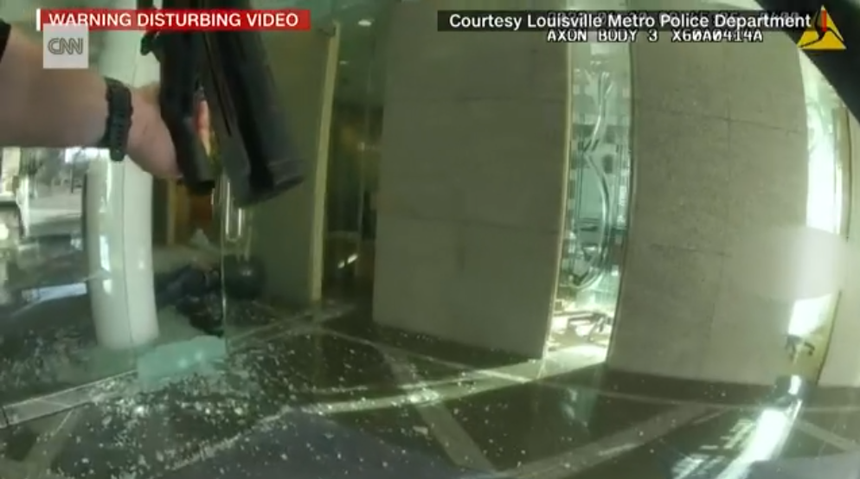 Cảnh sát công bố video "vô hiệu hóa" kẻ xả súng trong chi nhánh ngân hàng khiến 5 người thiệt mạng - Ảnh 2.