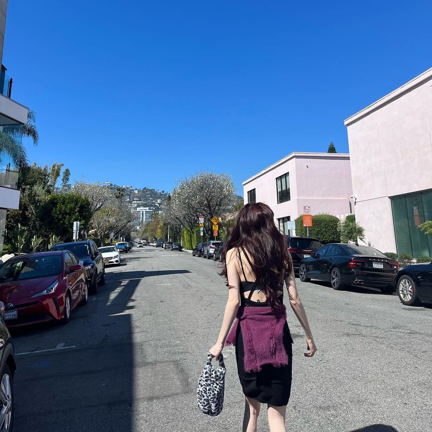 Ngất ngây với loạt ảnh quyến rũ trời sinh của Han So Hee, “cháy” thế nào mà được crush Song Hye Kyo vào thả tim liền tay - Ảnh 5.