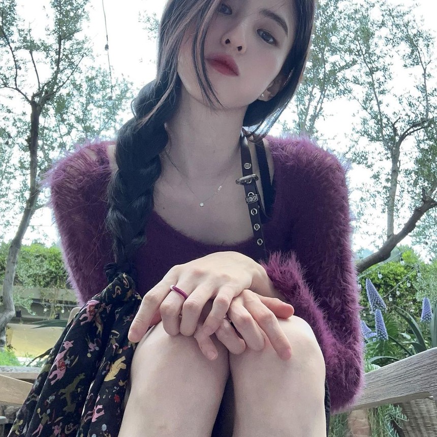 Ngất ngây với loạt ảnh quyến rũ trời sinh của Han So Hee, “cháy” thế nào mà được crush Song Hye Kyo vào thả tim liền tay - Ảnh 2.