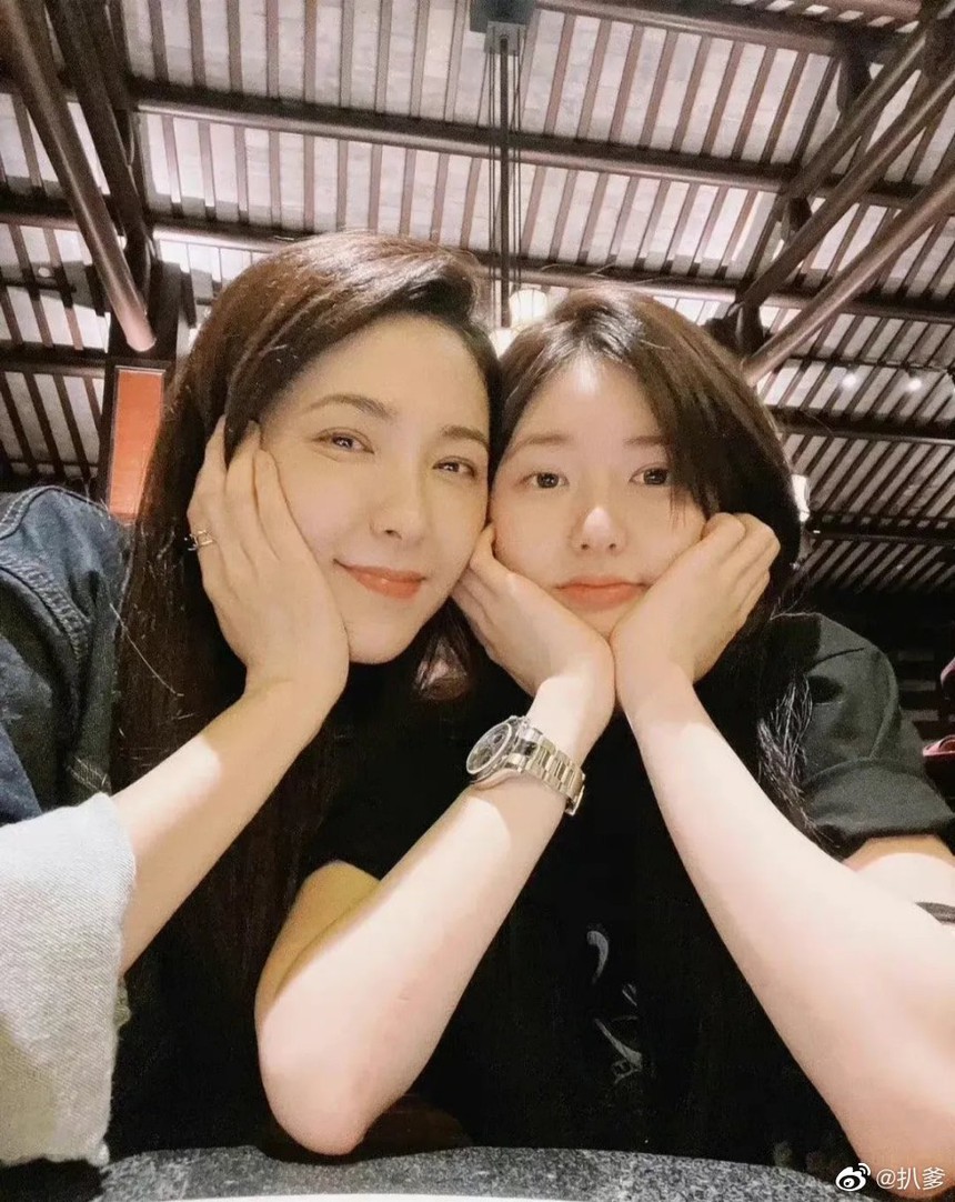 Showbiz có mỹ nhân '200 năm nữa chưa chắc có ai đẹp bằng', hễ hẹn hò anh nào là anh đó giật giải Ảnh đế - Ảnh 9.