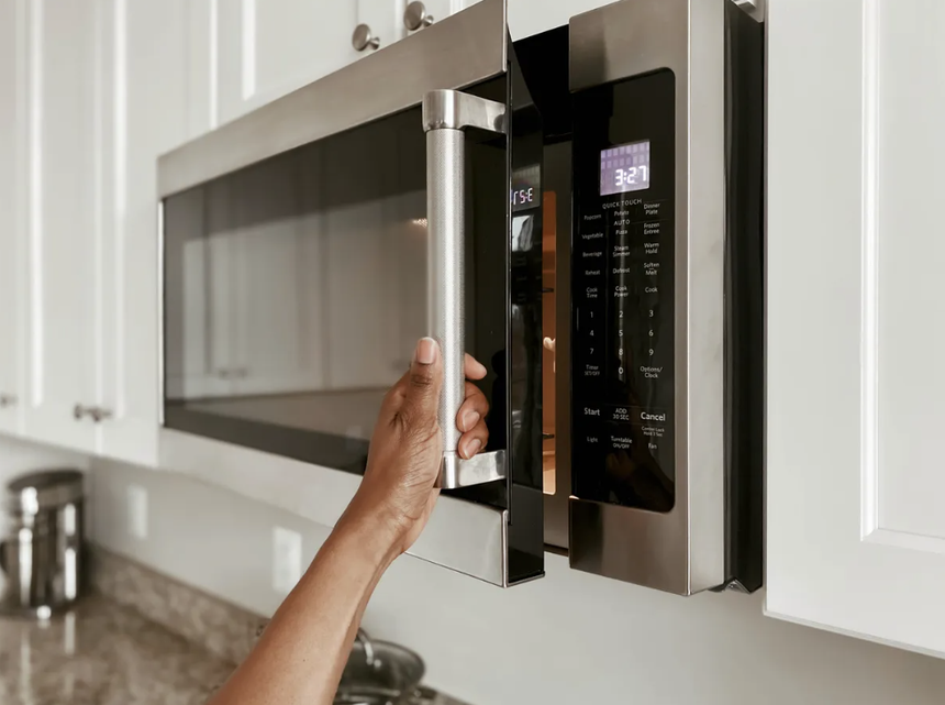 Trên lò vi sóng có 1 nút bấm bí mật ngăn chặn được rủi ro cho cả gia đình: Hãy kiểm tra ngay lúc này - Ảnh 1. Trên lò vi sóng có 1 nút bấm bí mật ngăn chặn được rủi ro cho cả gia đình: Hãy kiểm tra ngay lúc này - Ảnh 1.