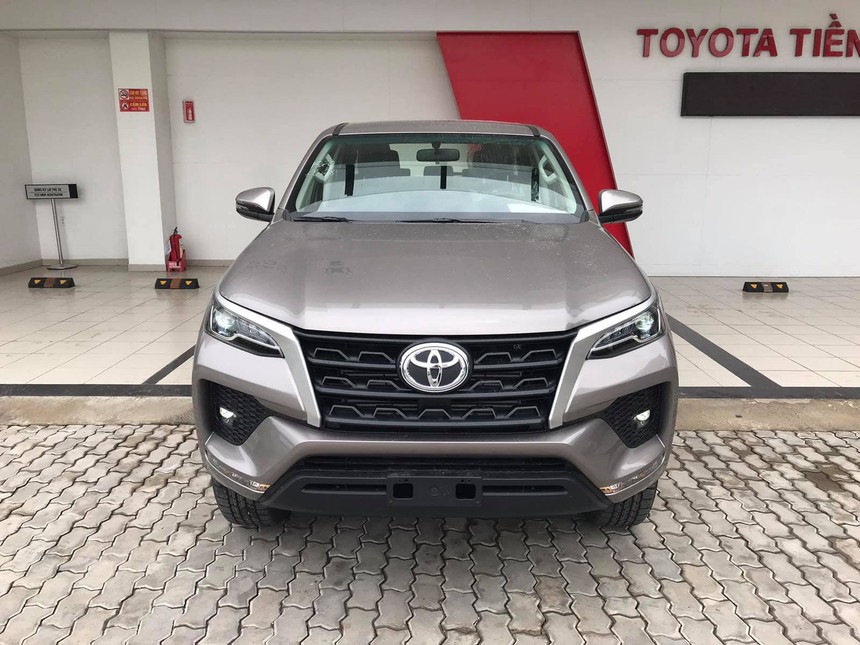 Những 'ông vua một thời' mất hút trong phân khúc: 2 mẫu Toyota góp mặt, Mazda CX-5 bán gấp 4 lần Honda CR-V - Ảnh 3.