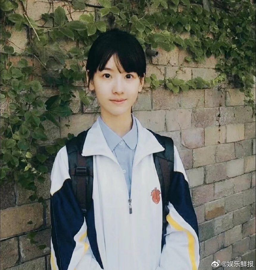 Loạt ảnh cũ của nữ phụ 'Trường nguyệt tẫn minh' bất ngờ gây sốt - Ảnh 3.