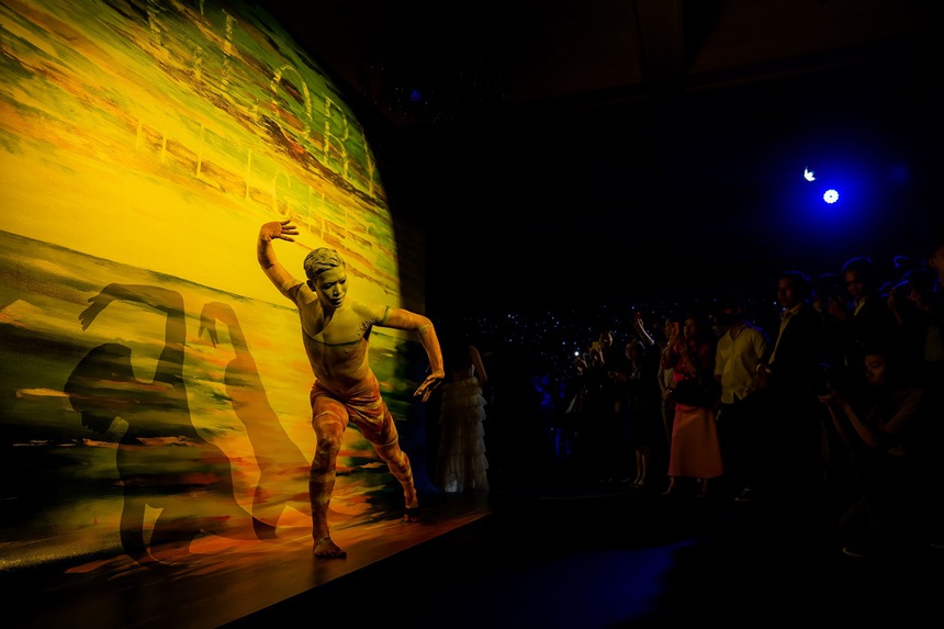 Tín đồ nghệ thuật chen chân thưởng thức triển lãm "Glory to GLORY" - Ảnh 3. Tín đồ nghệ thuật chen chân thưởng thức triển lãm "Glory to GLORY" - Ảnh 3.