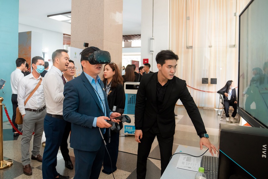 Tín đồ nghệ thuật chen chân thưởng thức triển lãm "Glory to GLORY" - Ảnh 7. Tín đồ nghệ thuật chen chân thưởng thức triển lãm "Glory to GLORY" - Ảnh 7.