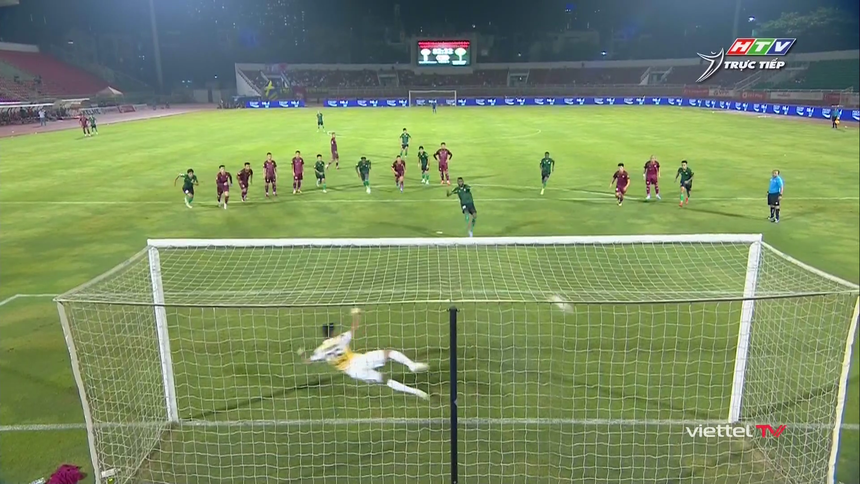 Vận rủi đeo bám, Bình Định mất điểm đầy tiếc nuối trước TPHCM  - Ảnh 3.