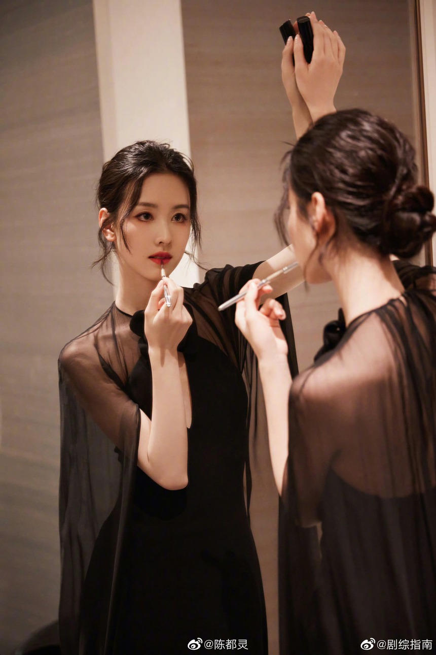 Loạt ảnh cũ của nữ phụ 'Trường nguyệt tẫn minh' bất ngờ gây sốt - Ảnh 10.