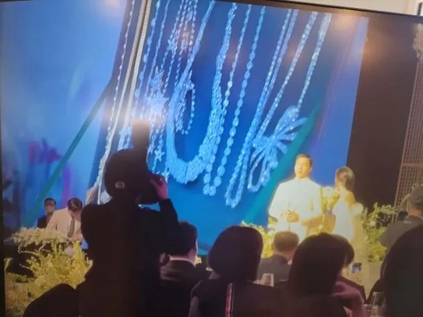 Lộ thêm ảnh hẹn hò sang chảnh, vợ chồng Lee Seung Gi - Lee Da In bị mỉa mai ngay và luôn vì điều này! - Ảnh 8. Lộ thêm ảnh hẹn hò sang chảnh, vợ chồng Lee Seung Gi - Lee Da In bị mỉa mai ngay và luôn vì điều này! - Ảnh 8.