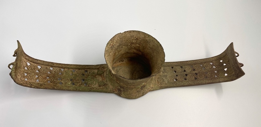 Đêm đêm rì rầm trong tiếng đất: Hình ảnh thầy cúng và đồ thiêng từ 3.000 năm - Ảnh 4.