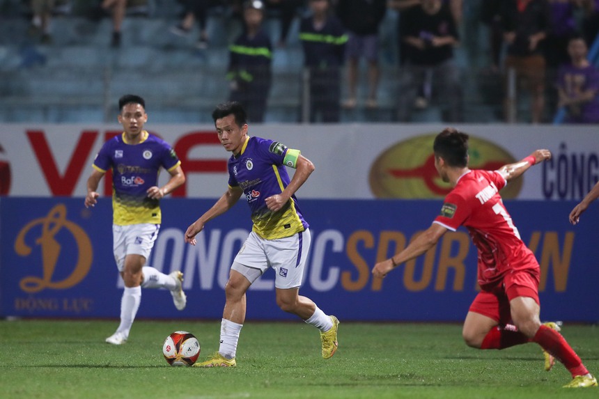 Trọng tài V.League lại bị réo tên, HLV Hải Phòng tố bàn thắng của Văn Quyết đến từ tiếng còi sai - Ảnh 4.