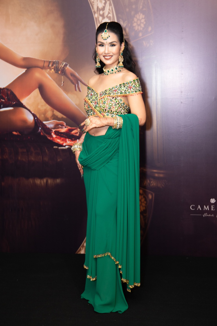 Nữ ca sĩ Việt được chồng cho 5 tỷ làm MV, nhưng cố gắng hát tiếng Ấn Độ mãi mà mẹ chồng người Ấn vẫn chẳng hiểu gì  - Ảnh 4.