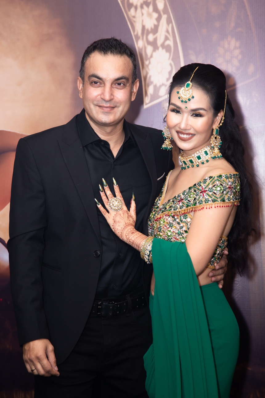 Nữ ca sĩ Việt được chồng cho 5 tỷ làm MV, nhưng cố gắng hát tiếng Ấn Độ mãi mà mẹ chồng người Ấn vẫn chẳng hiểu gì  - Ảnh 2.