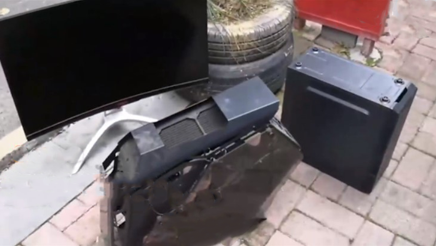 Thèm muốn PC xịn và ‘sự tự do trong game’ nhưng không đủ tiền, game thủ vào quán Cyber làm liều - Ảnh 2. Thèm muốn PC xịn và ‘sự tự do trong game’ nhưng không đủ tiền, game thủ vào quán Cyber làm liều - Ảnh 2.