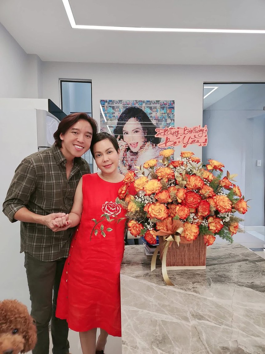 Choáng với cơ ngơi 240 tỷ đồng của NS Việt Hương: Bên ngoài xịn như biệt phủ, không gian 3 tầng ra sao?  - Ảnh 7.