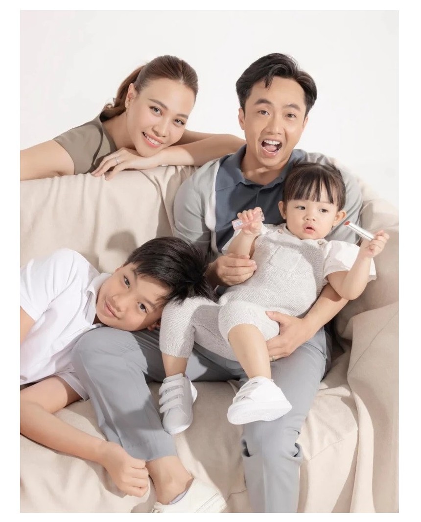 Đàm Thu Trang sau 4 năm làm vợ Cường Đô la: Được ông xã cưng chiều như "trứng mỏng", con riêng của chồng tôn trọng yêu thương  - Ảnh 1.