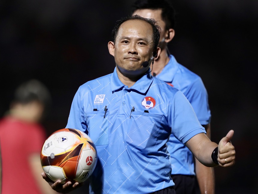 Giành lại 1 điểm nhờ pha 'bẻ còi', HLV Vũ Tiến Thành 'quay xe' khen trọng tài hết lời - Ảnh 1.