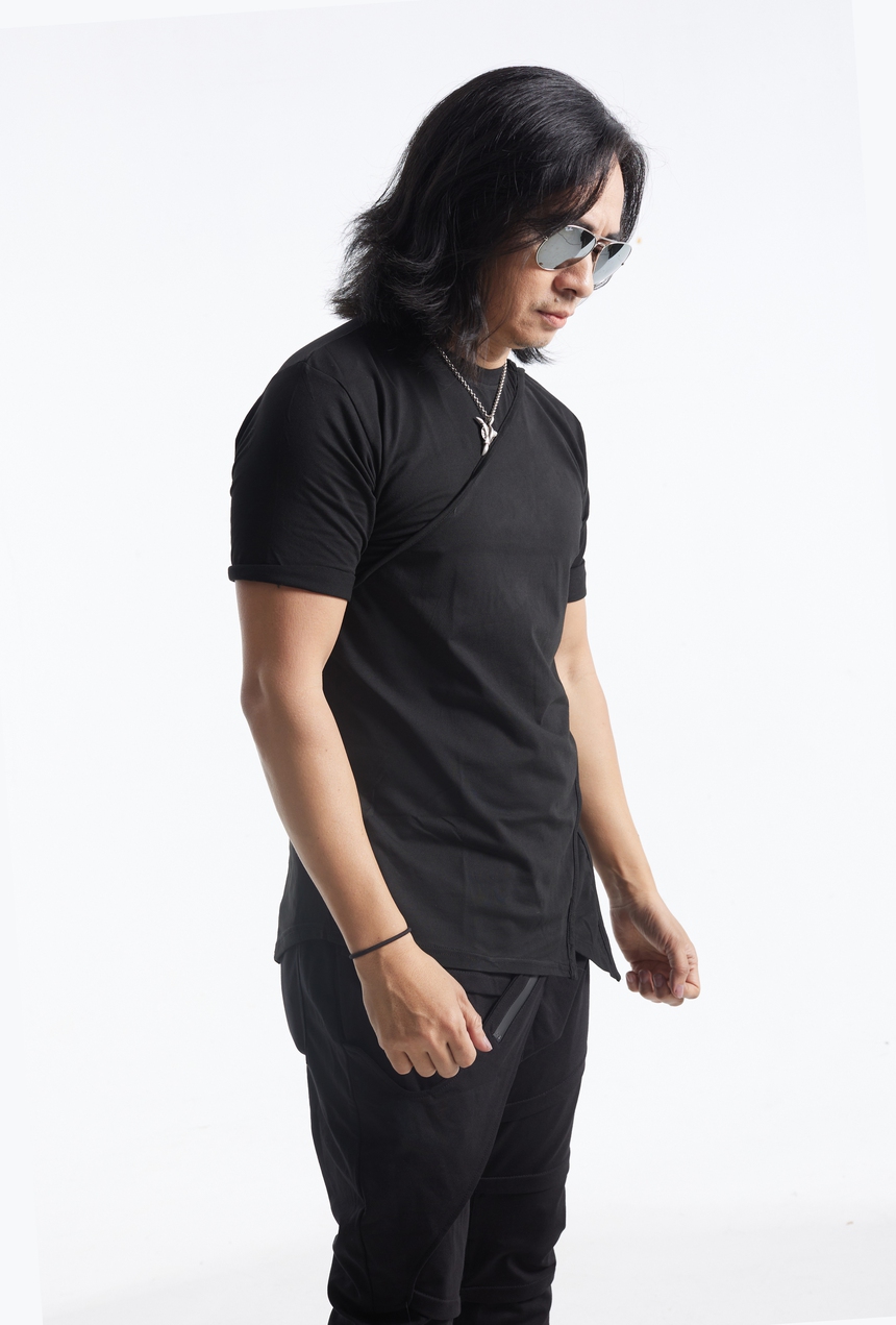 Guitarist Trần Tuấn Hùng: Bức Tường 'cân bằng' để chuyển động - Ảnh 1.