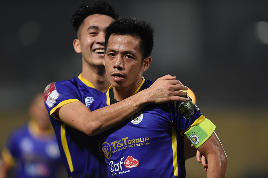 HLV Bozidar Bandovic: ‘Pháo sáng là để CĐV Hải Phòng đội bóng của họ, tôi không ý kiến’ - Ảnh 3.