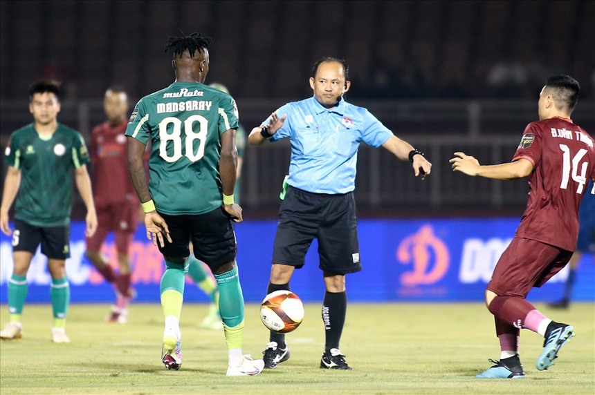 HLV Vũ Tiến Thành khiến VPF phải thay đổi - Ảnh 2. HLV Vũ Tiến Thành khiến VPF phải thay đổi - Ảnh 2.