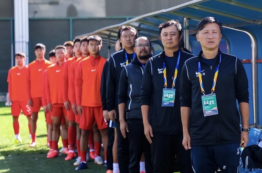 Báo Trung Quốc: HLV Trung Quốc có thể bị sa thải nếu thua U22 Việt Nam - Ảnh 2. Báo Trung Quốc: HLV Trung Quốc có thể bị sa thải nếu thua U22 Việt Nam - Ảnh 2.