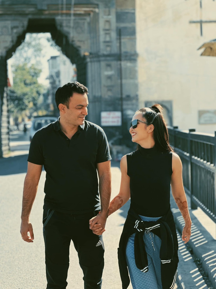 Chồng Ấn nói bỏ 5 tỷ cho Võ Hạ trâm làm MV là xứng đáng khi nhìn ánh mắt hạnh phúc của vợ - Ảnh 4. Chồng Ấn nói bỏ 5 tỷ cho Võ Hạ trâm làm MV là xứng đáng khi nhìn ánh mắt hạnh phúc của vợ - Ảnh 4.