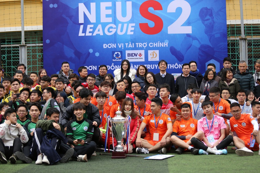 Giải bóng đá trường hoa hậu Đỗ Thị Hà học có gì mà ai cũng phải trầm trồ vì chuyên nghiệp? - Ảnh 2.