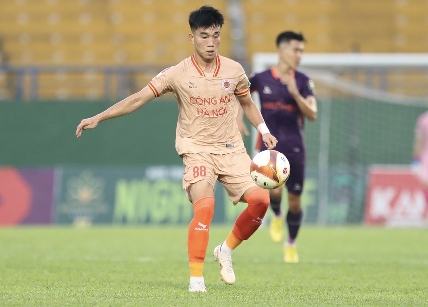 Trong rủi có may, HLV Troussier có được 'trọng pháo' ngay trước thềm SEA Games - Ảnh 2. Trong rủi có may, HLV Troussier có được 'trọng pháo' ngay trước thềm SEA Games - Ảnh 2.