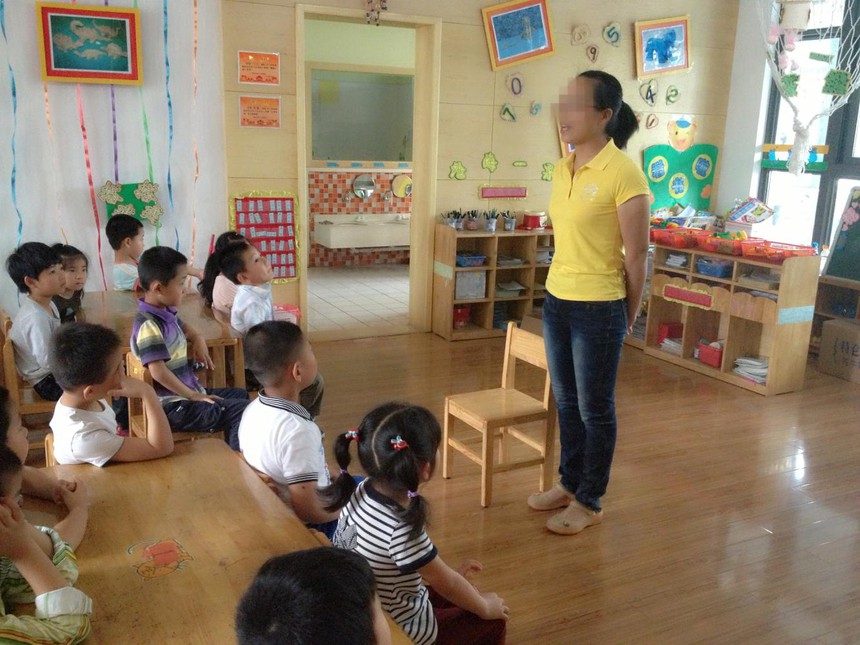 Cô giáo mầm non phát hiện vật lạ trong túi học sinh, moi ra liền thấy lạnh gáy, Hiệu trưởng trực tiếp ra lệnh: "Cho nghỉ học luôn đi!" - Ảnh 2.