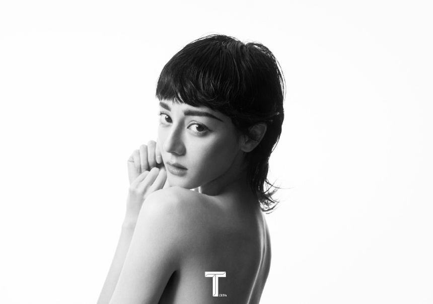 Địch Lệ Nhiệt Ba bị bạn diễn 'bơ đẹp' trong ngày khởi quay phim mới - Ảnh 3. Địch Lệ Nhiệt Ba bị bạn diễn 'bơ đẹp' trong ngày khởi quay phim mới - Ảnh 3.