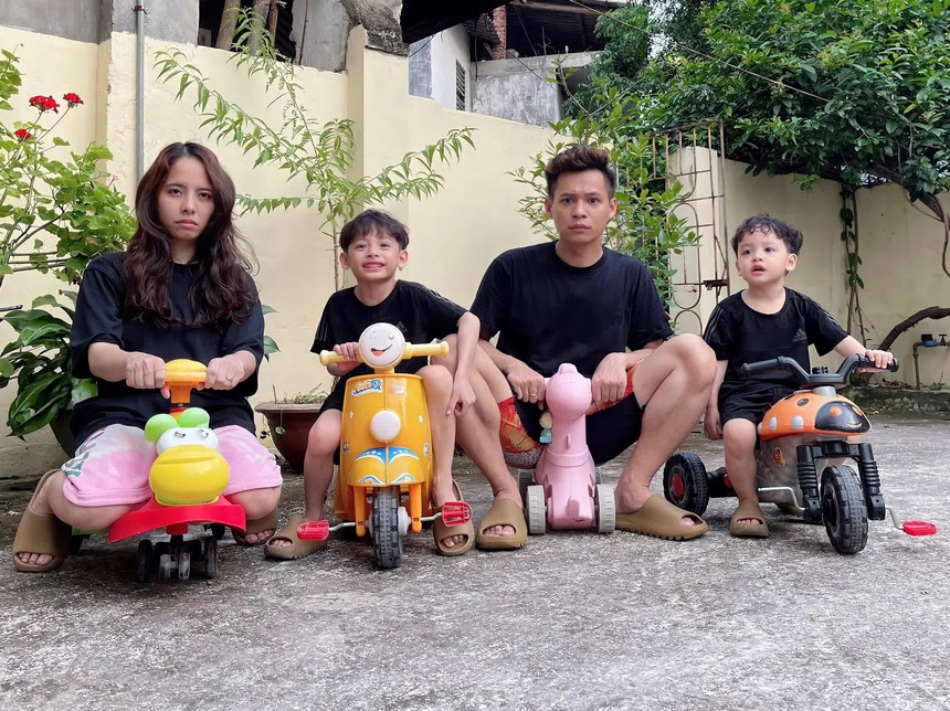 Tự nhận là người "viết chữ xấu nhất tỉnh", nhưng Độ Mixi vẫn không thể chấp nhận được khi nhìn vào chữ của con, netizen: "Con hơn cha là nhà có phúc" - Ảnh 3.