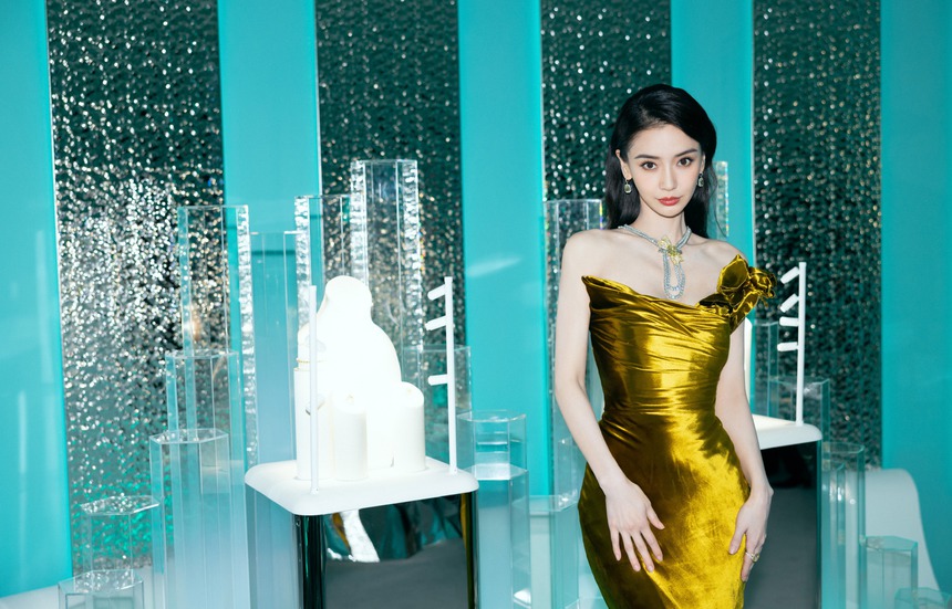 Tham dự sự kiện, Angelababy gây sốc với trang sức giá 'trên trời' - Ảnh 4.