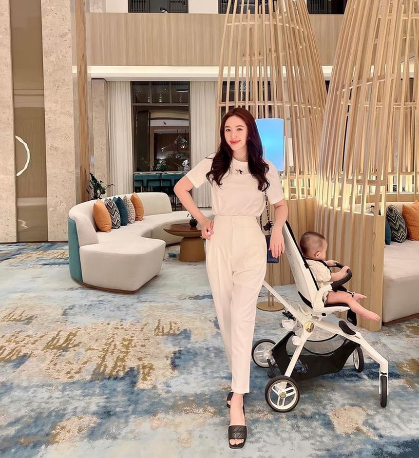 Quý tử nhà Bảo Thy mới lọt lòng đã được sắm toàn đồ xịn - Ảnh 11.