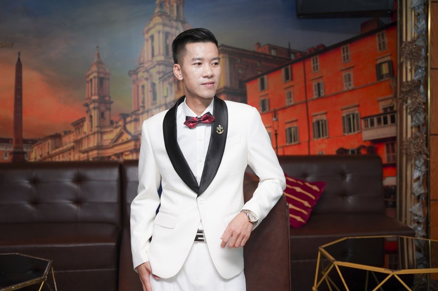 Ca sĩ Đình Thuỵ và đạo diễn Tạ Huy Cường 'bắt tay' làm phim ca nhạc 'Chạm tay vào ước mơ' - Ảnh 1.