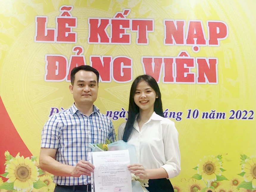 Nhan sắc tựa thiên thần của hoa khôi Nguyễn Ngân Hà, đá bóng hay bóng chuyền cũng giỏi - Ảnh 7.