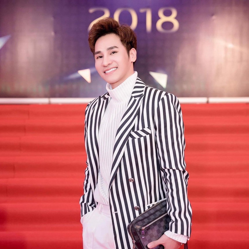 Quá khứ khó khăn của ca sĩ Chu Bin: Từng phải 'chạy trốn' khỏi người cha nghiện rượu, hát phòng trà với giá 20 ngàn/đêm - Ảnh 2.