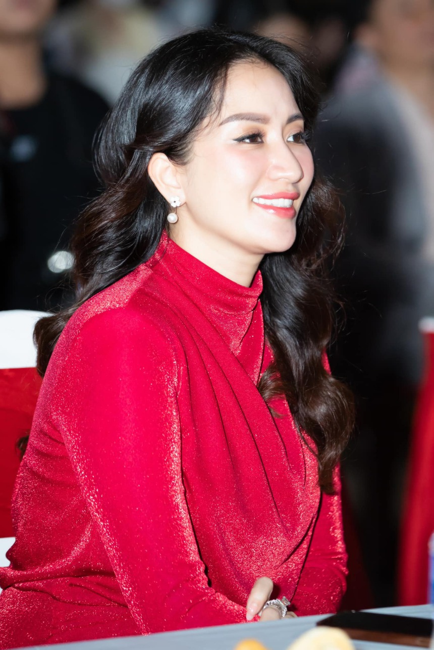 Loạt ảnh bầu xinh xỉu của Khánh Thi ở tuổi 41 - Ảnh 4.