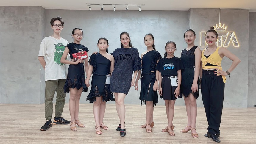 Loạt ảnh bầu xinh xỉu của Khánh Thi ở tuổi 41 - Ảnh 11.