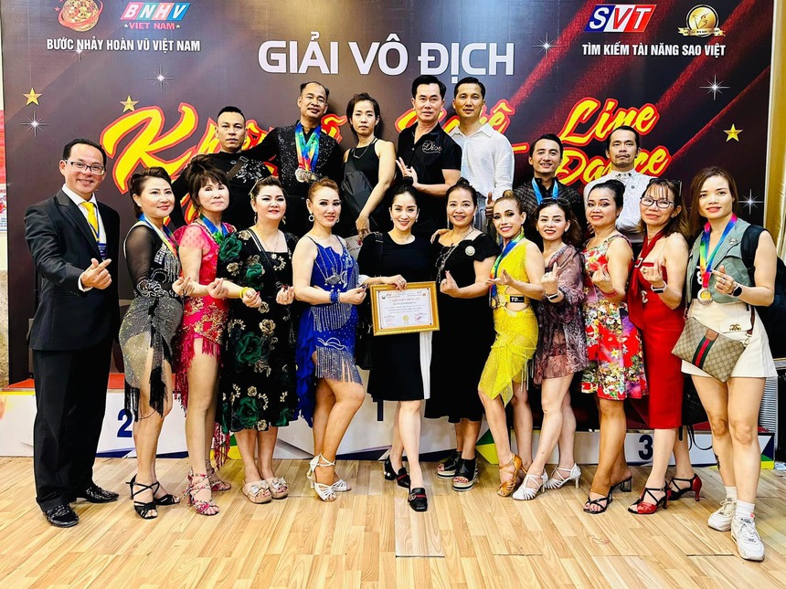 Loạt ảnh bầu xinh xỉu của Khánh Thi ở tuổi 41 - Ảnh 9.