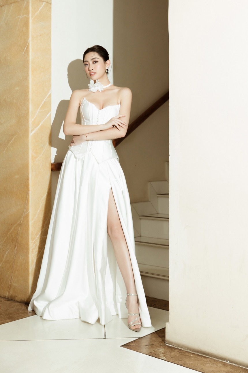 Lương Thùy Linh chuộng kiểu váy cực tôn dáng này - Ảnh 9. Lương Thùy Linh chuộng kiểu váy cực tôn dáng này - Ảnh 9.