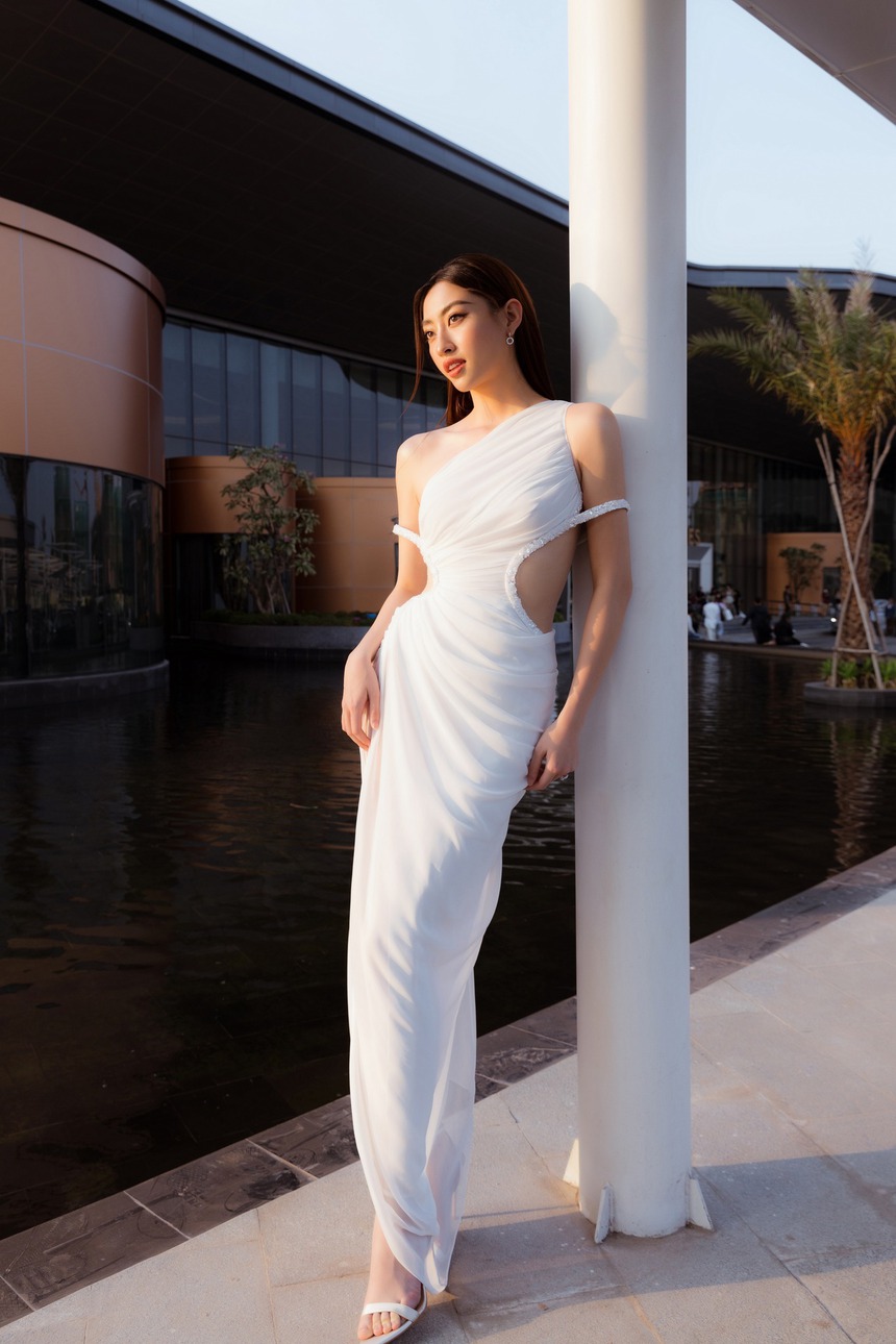 Lương Thùy Linh chuộng kiểu váy cực tôn dáng này - Ảnh 13. Lương Thùy Linh chuộng kiểu váy cực tôn dáng này - Ảnh 13.