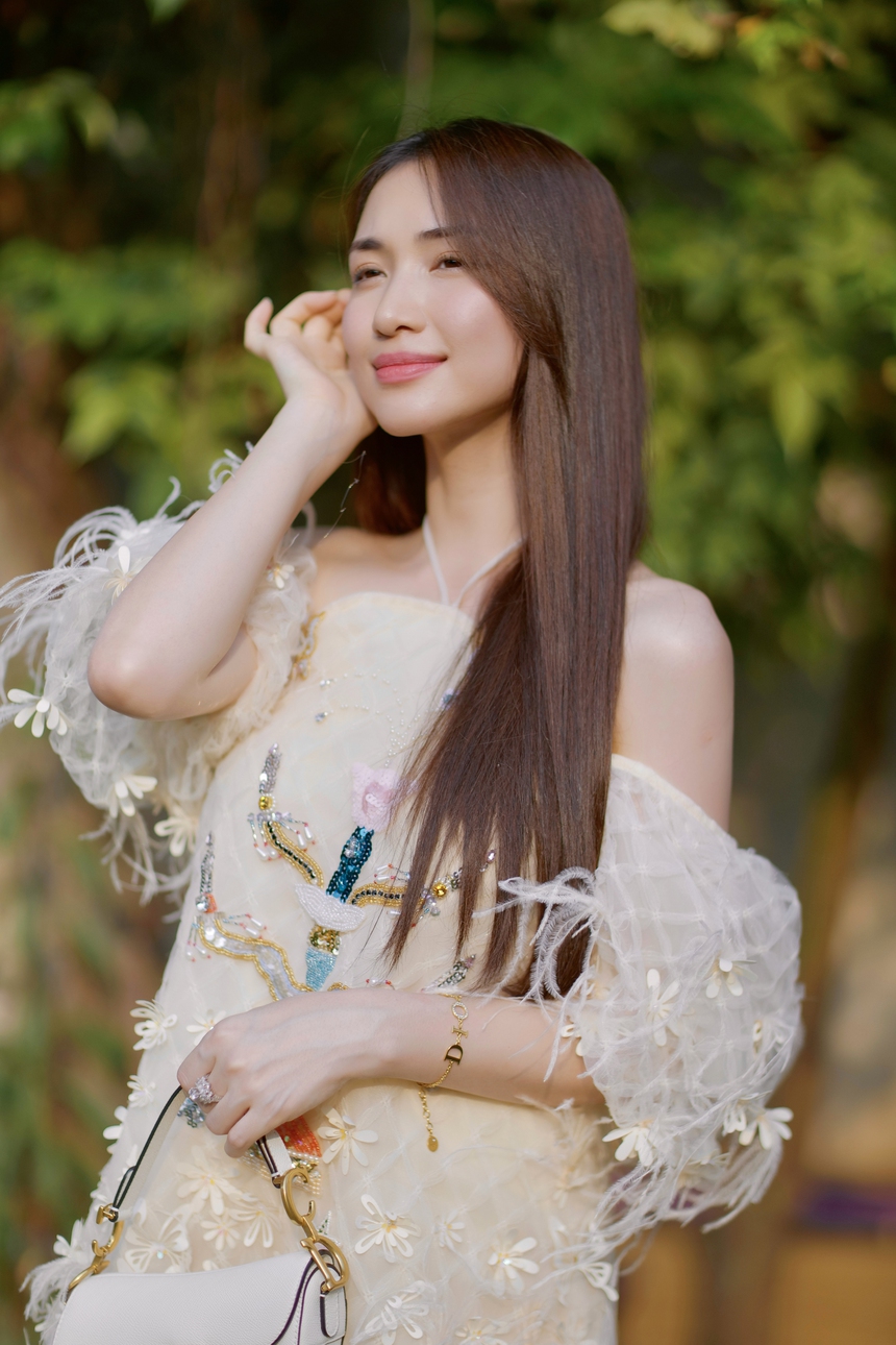 Hòa Minzy hiếm hoi tiết lộ về 2 con nuôi ngoài bé Bo, lo tiền bỉm sữa ăn học và chi trăm triệu giúp đỡ - Ảnh 2.