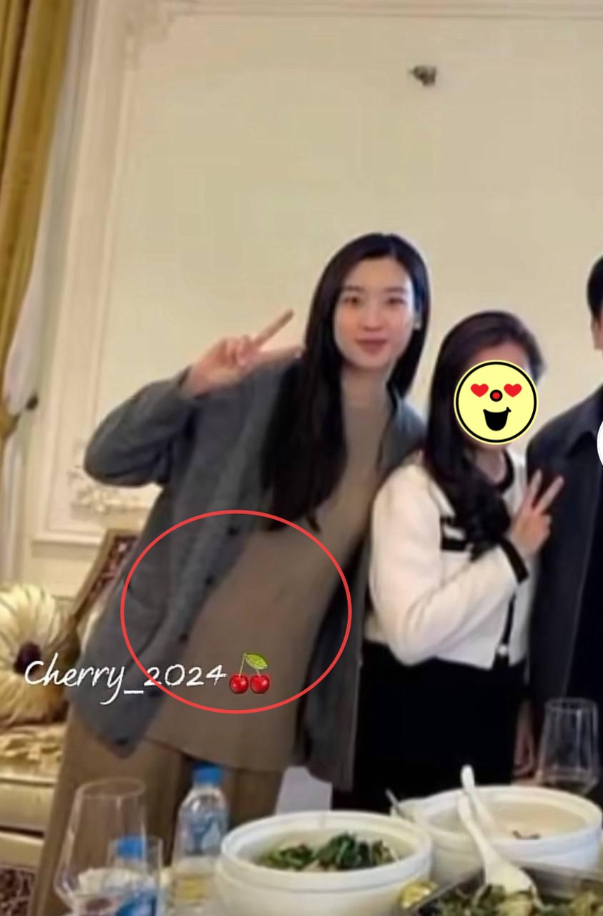 Đỗ Mỹ Linh lộ rõ sắc vóc mẹ bầu trong tiệc thân mật cùng gia đình chồng thiếu gia  - Ảnh 1.