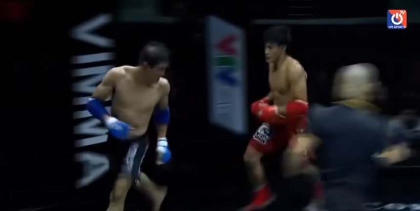 Đánh cho đối thủ phải bỏ chạy thục mạng, võ sĩ Nguyễn Trần Duy Nhất tạo nên cảnh tượng 'độc nhất vô nhị' - Ảnh 4.