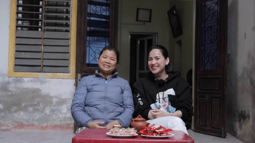 Võ Hà Linh từng đi bán bảo hiểm kiếm 30 triệu/tháng, nghỉ việc làm reviewer khiến mẹ buồn mấy tháng trời - Ảnh 2.