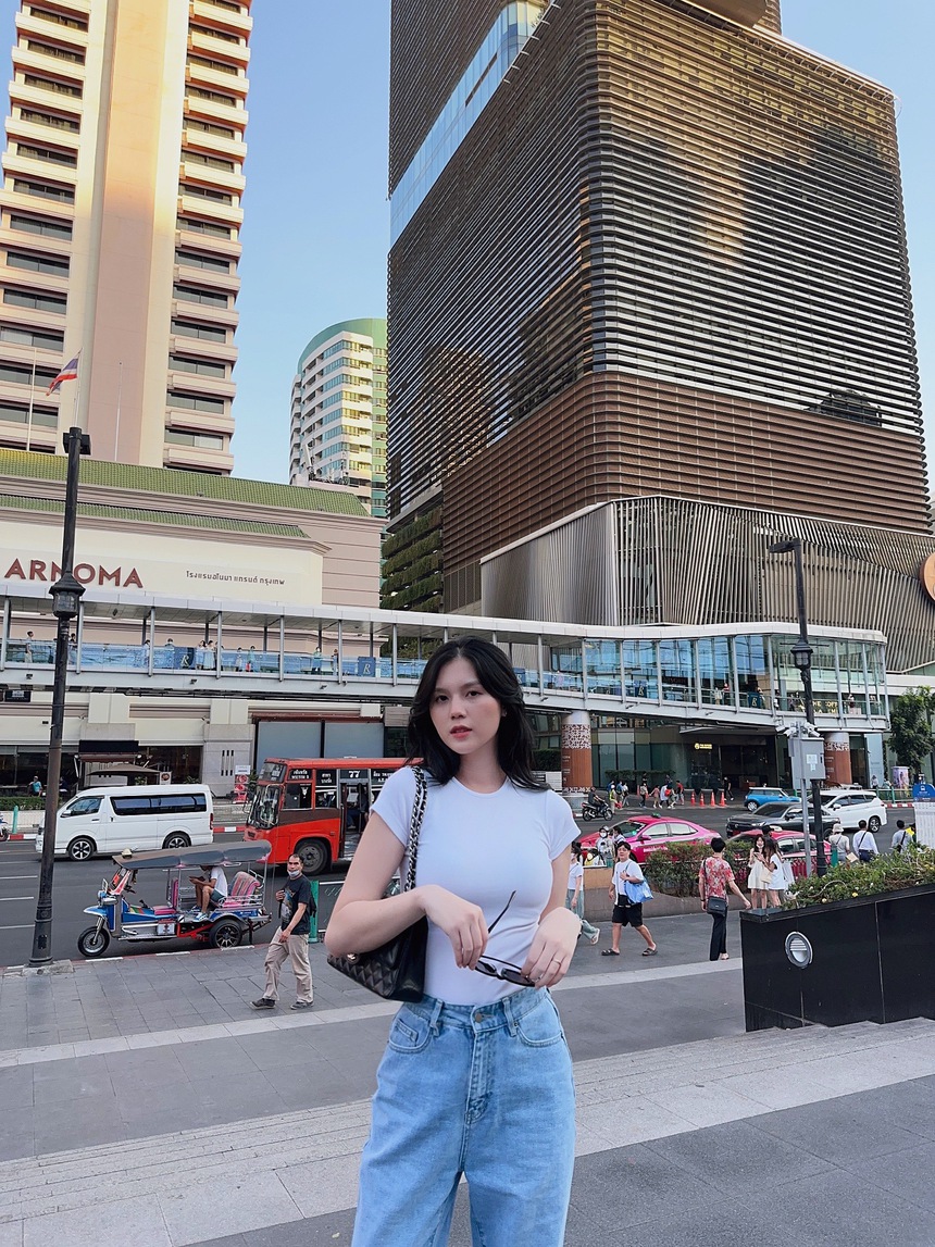 Thành Chung kỷ niệm 1 năm ngày cưới bằng bữa tối lãng mạn, lung linh bên vợ hotgirl - Ảnh 9.