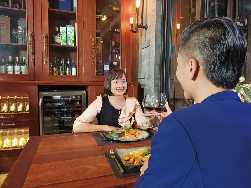 Thí sinh "Tìm kiếm Ngôi sao Bolero" Đình Thuỵ và vợ tự kể chuyện đời trong sản phẩm âm nhạc đầu tay - Ảnh 3. Thí sinh "Tìm kiếm Ngôi sao Bolero" Đình Thuỵ và vợ tự kể chuyện đời trong sản phẩm âm nhạc đầu tay - Ảnh 3.