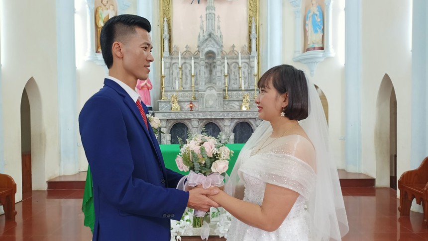 Thí sinh "Tìm kiếm Ngôi sao Bolero" Đình Thuỵ và vợ tự kể chuyện đời trong sản phẩm âm nhạc đầu tay - Ảnh 4. Thí sinh "Tìm kiếm Ngôi sao Bolero" Đình Thuỵ và vợ tự kể chuyện đời trong sản phẩm âm nhạc đầu tay - Ảnh 4.