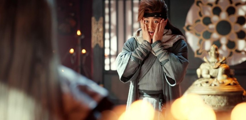 Khán giả 'rùng mình' với tài tử U50 diễn nhí nhảnh như con nít, còn có cảnh nhạy cảm với nữ phụ kém 22 tuổi - Ảnh 4.