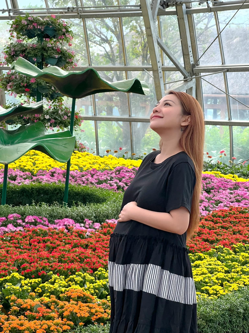 Nữ ca sĩ Vbiz tiết lộ lý do quyết định mang thai dù từng chia sẻ không sinh con trên sóng truyền hình - Ảnh 1.